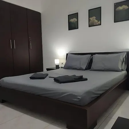The Grey House Apartment